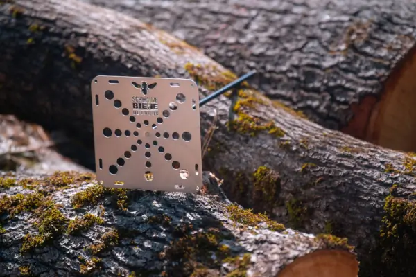 Titanium Camp Table Mounts to Spike, Sticks, or Tripods: Schwarze Biene Big Mama Review