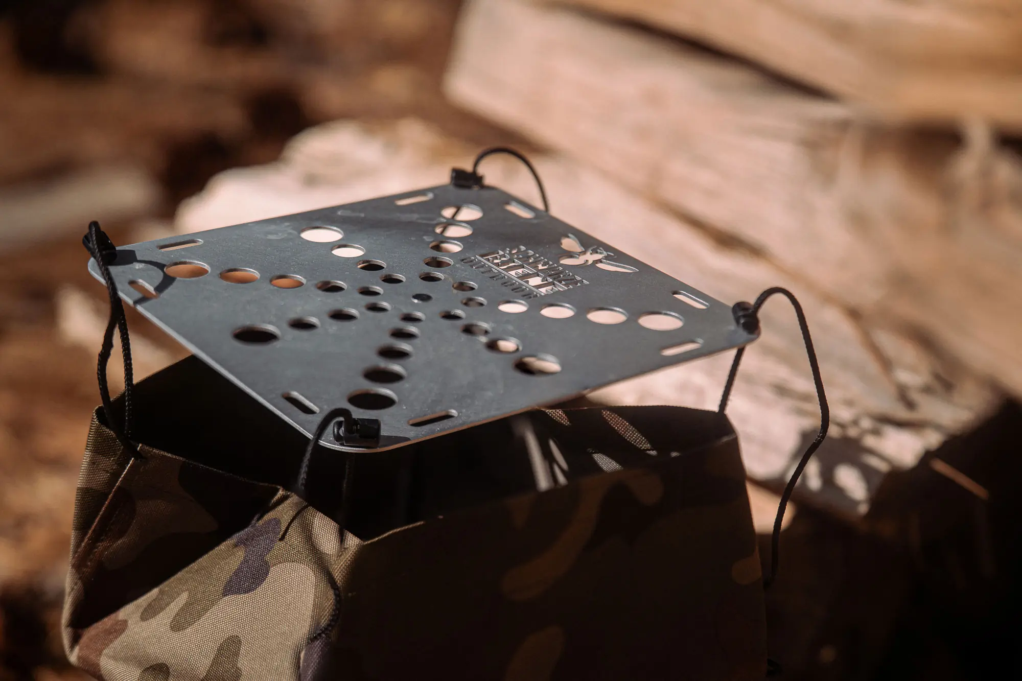 Schwarze Biene Big Mama Table and baggy