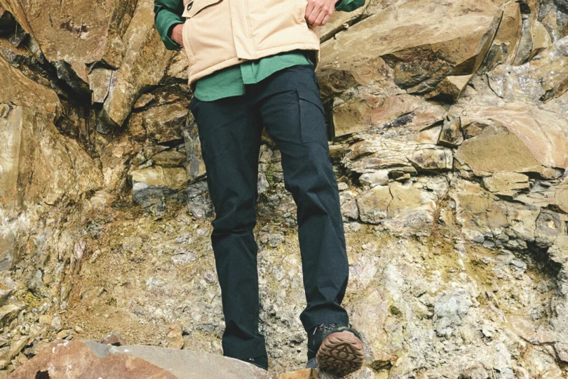 A detail image of a man wearing the Columbia ROC tech chino pants in dark blue.