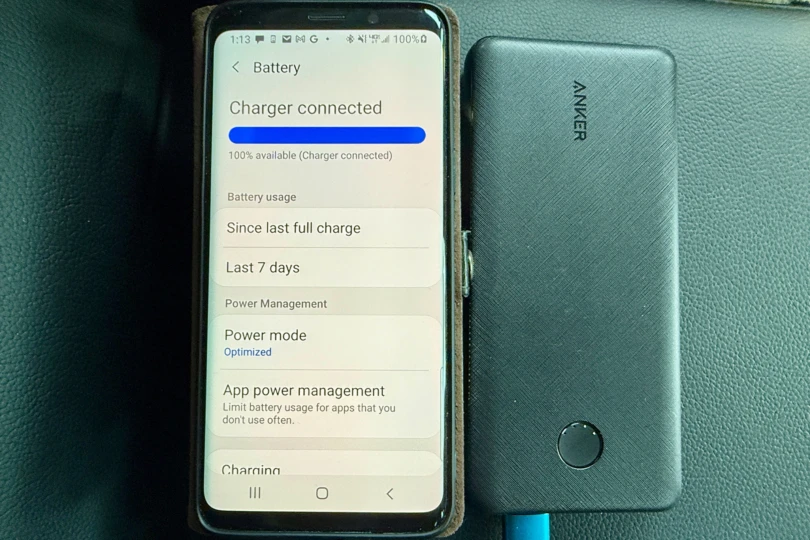 Anker 313 Power Bank charging a Samsung phone with battery screen displayed