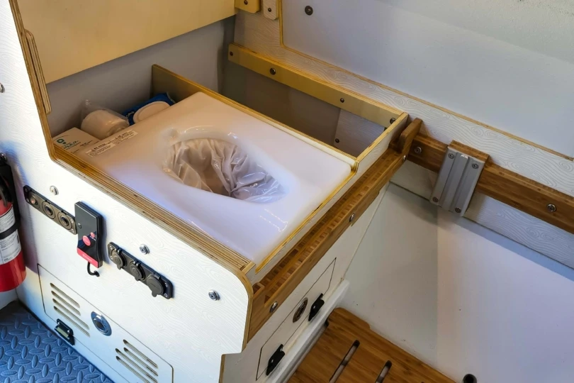 AT Overland Aterra XLF