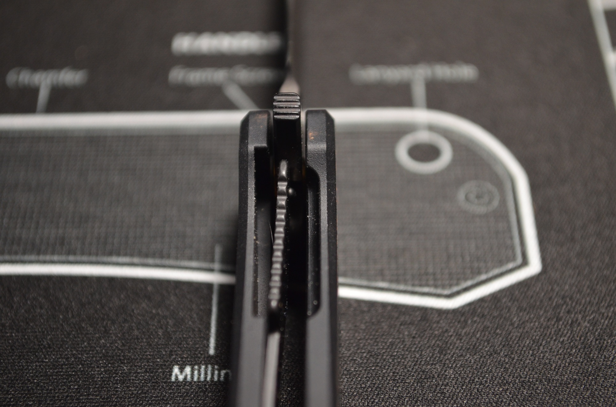 Close-up of the CRKT Q Compact Liner Lock liner lock mechanism