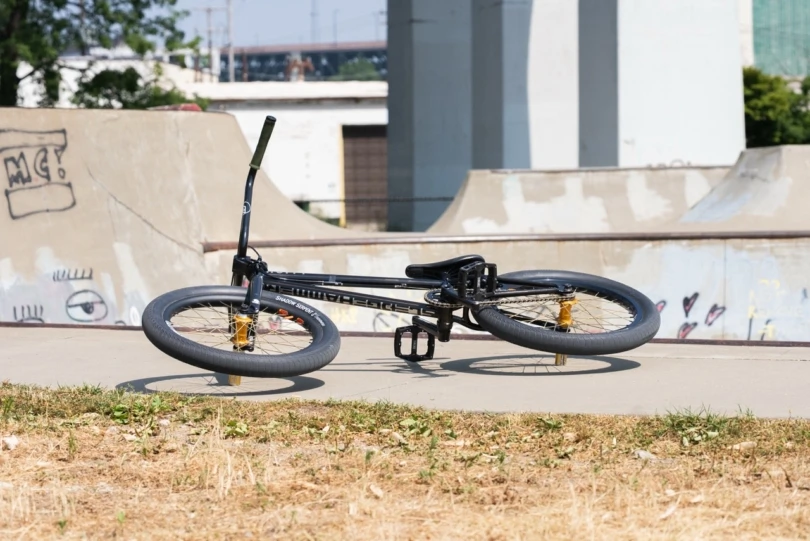 Huffy-Sledgehammer-Launch-the-bike