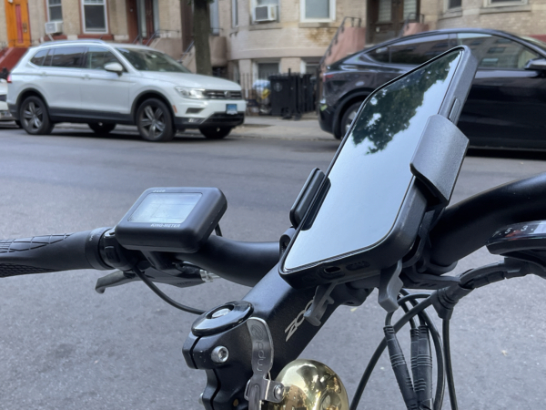 Hold Phones Tight on Bumpy Rides: Nite Ize ‘Squeeze’ Rotating Bar Mount Review