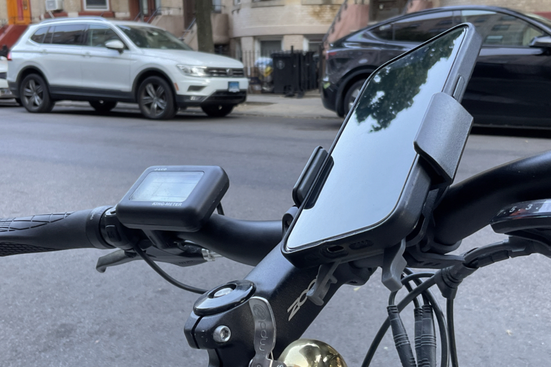 Hold Phones Tight on Bumpy Rides: Nite Ize ‘Squeeze’ Rotating Bar Mount Review