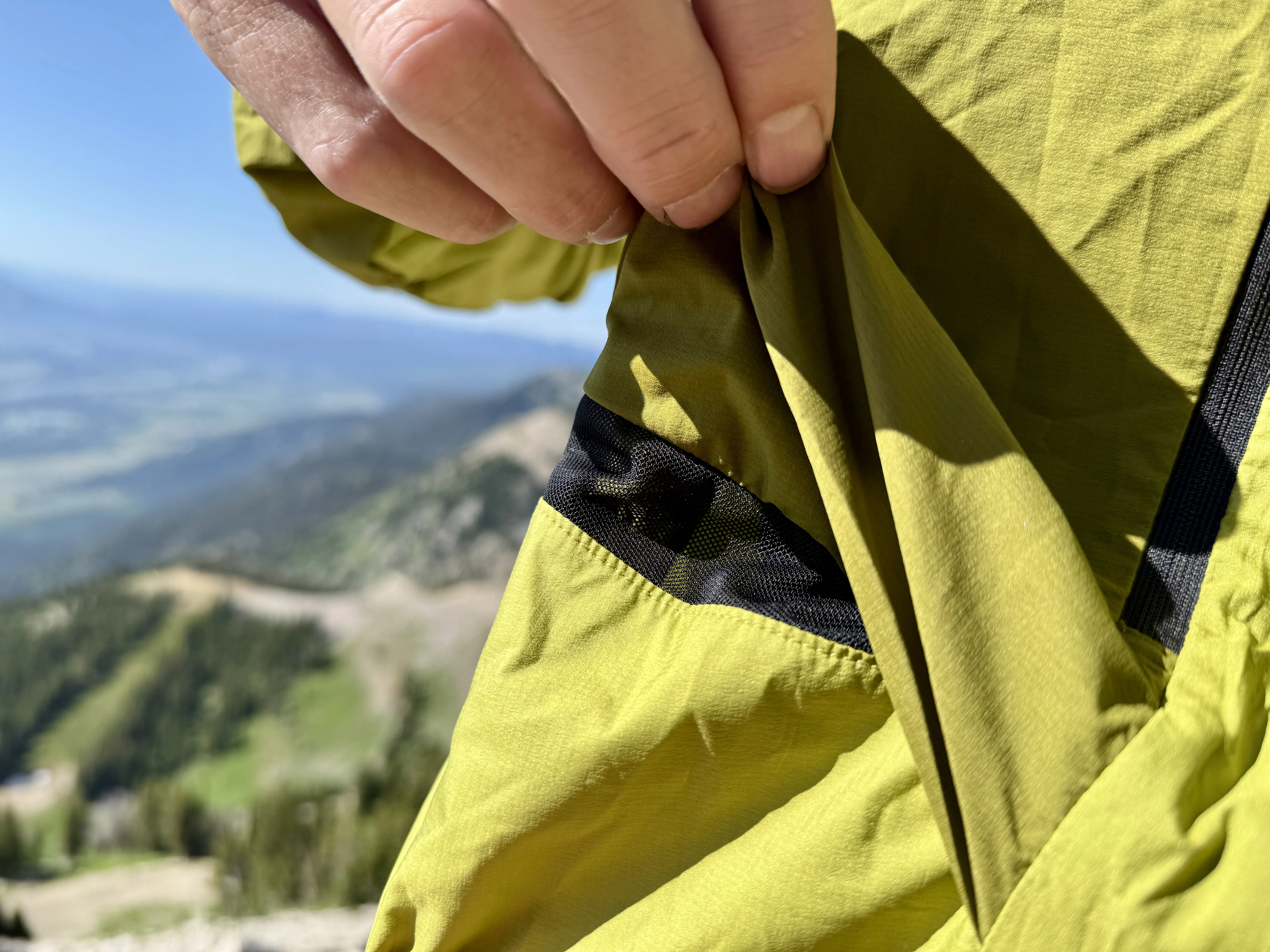 Mountain Hardwear Kor Airshell Hybrid best windbreakers