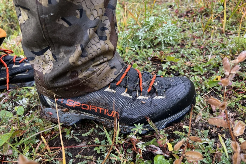 La Sportiva Aequilibrium GTX Hike with wet vegetation