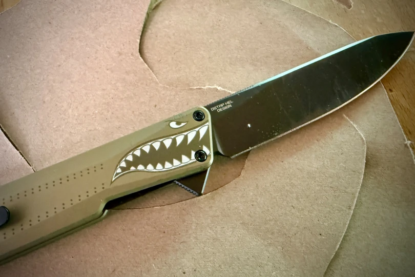 OKNIFE AION cutting through cardboard