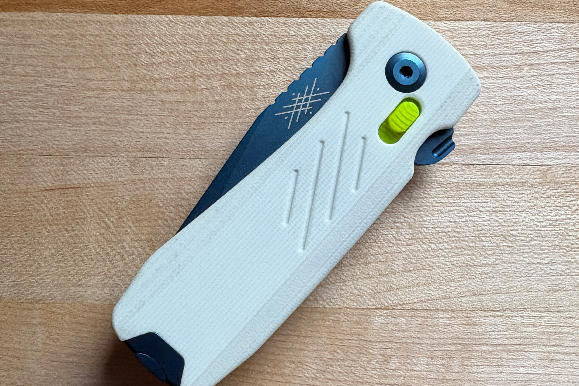 The Pepperwool Merino MM folded showing handle design