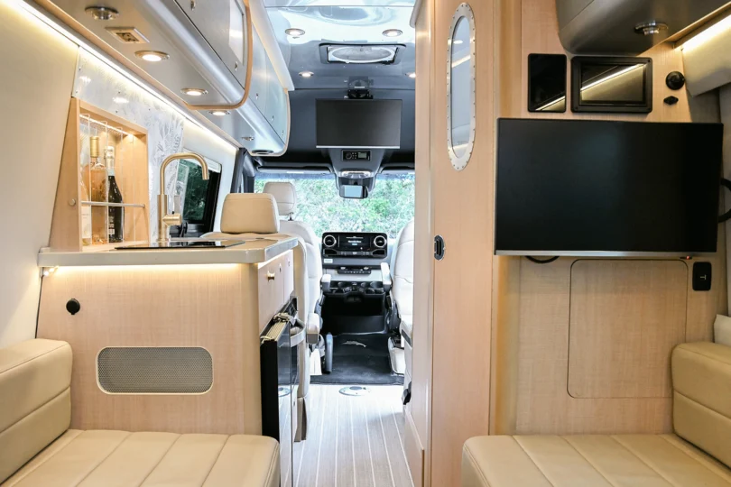 Tommy-Bahama-Airstream-Collaboration-Page-GalleryInterior-Gallery-5