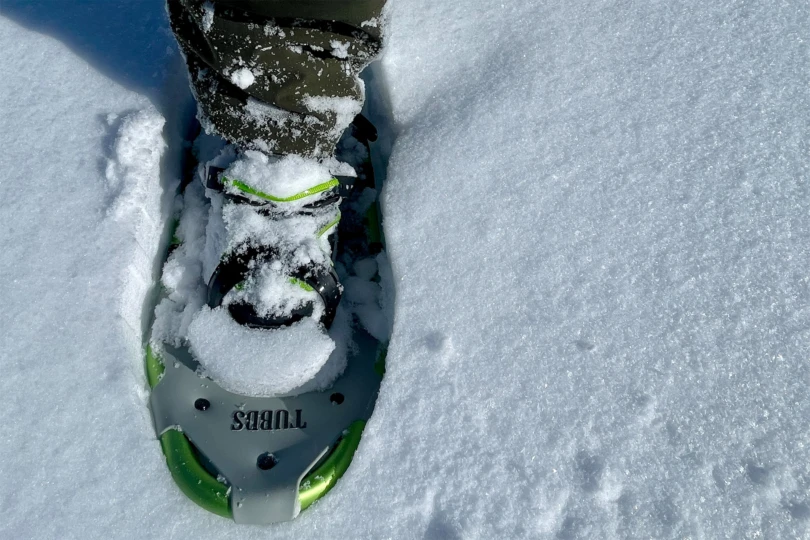 Tubbs Mountaineer snowshoe stepping into deep snow