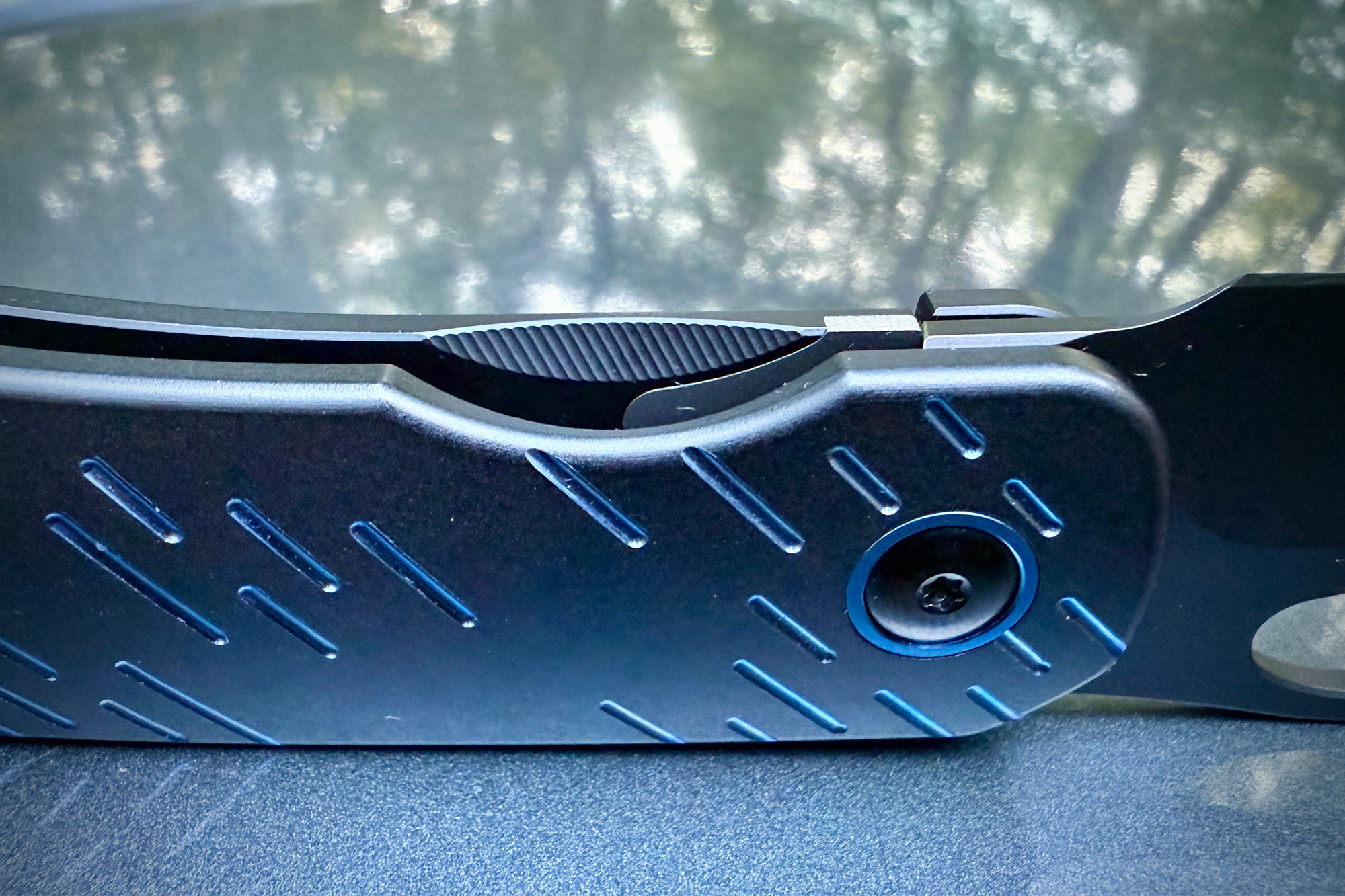 Close-up of WE Knife Inmate lock and handle detail