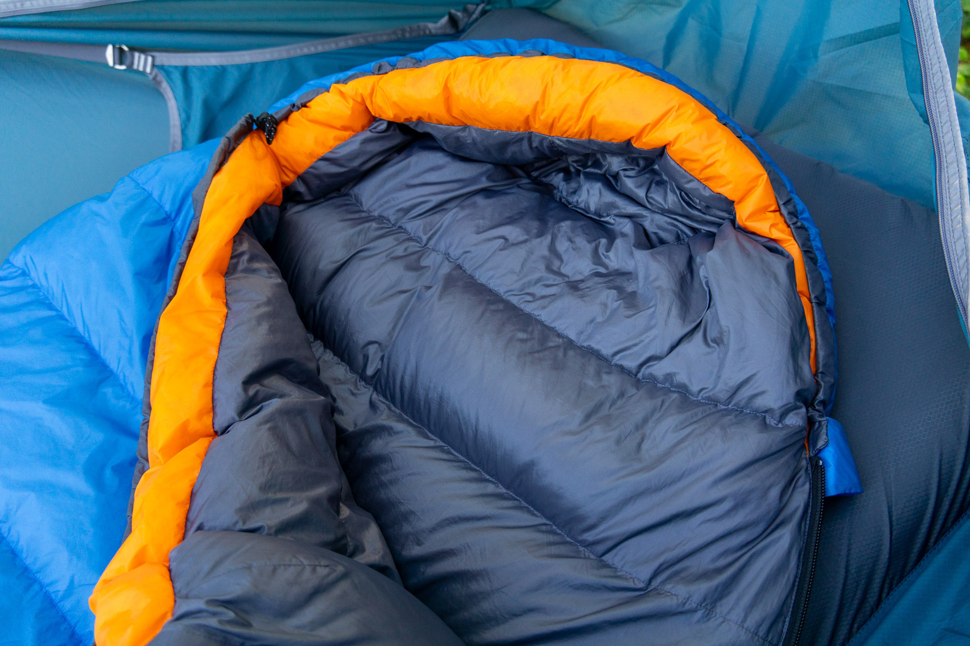 the hood of the swallow ul 20 sleeping bag splayed open to show the internal draft collars