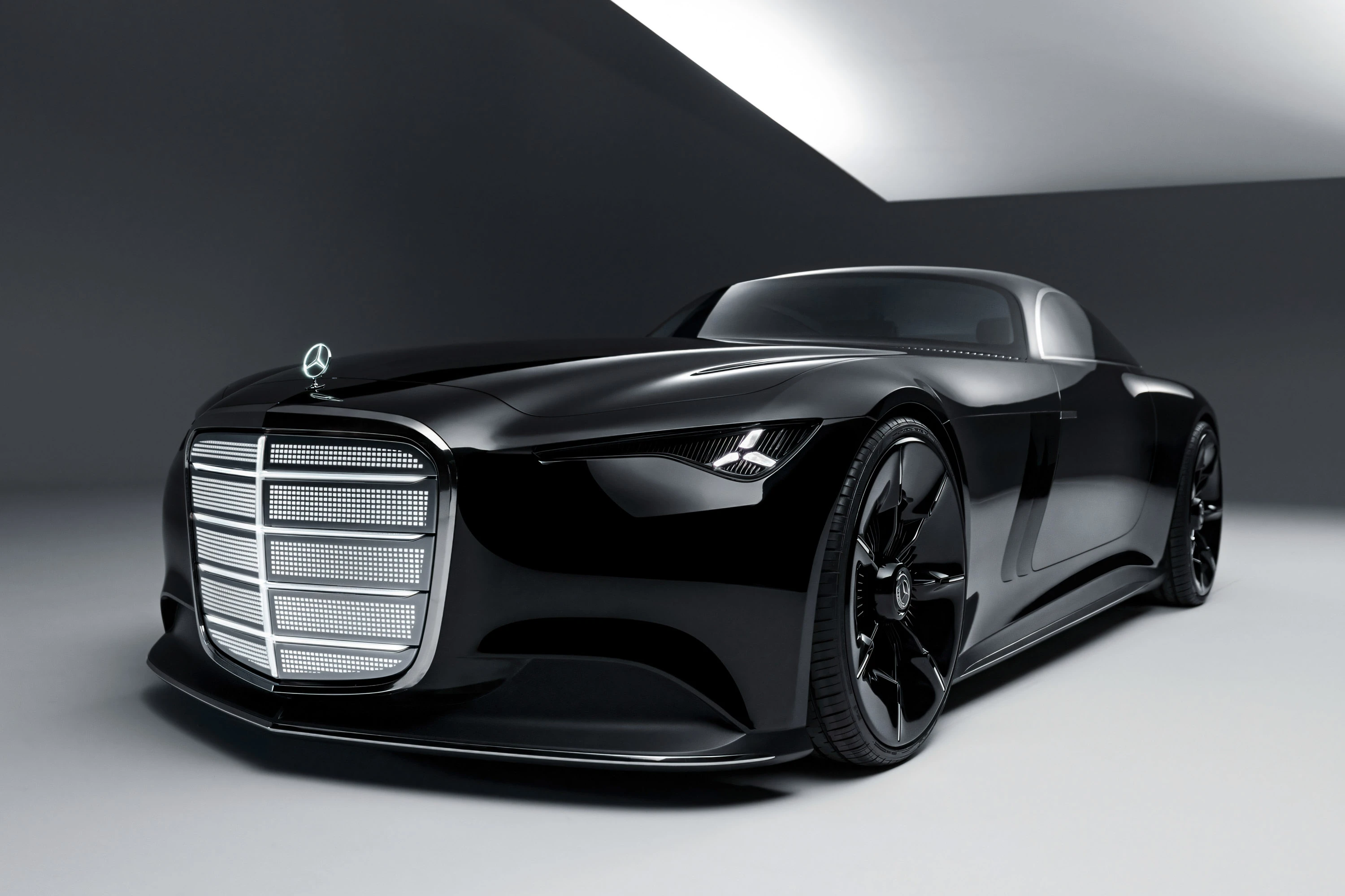 Colossal Chrome Grille, Shining Star, Huge Hood, and Tons of Tech: Mercedes-Benz Vision Iconic Concept