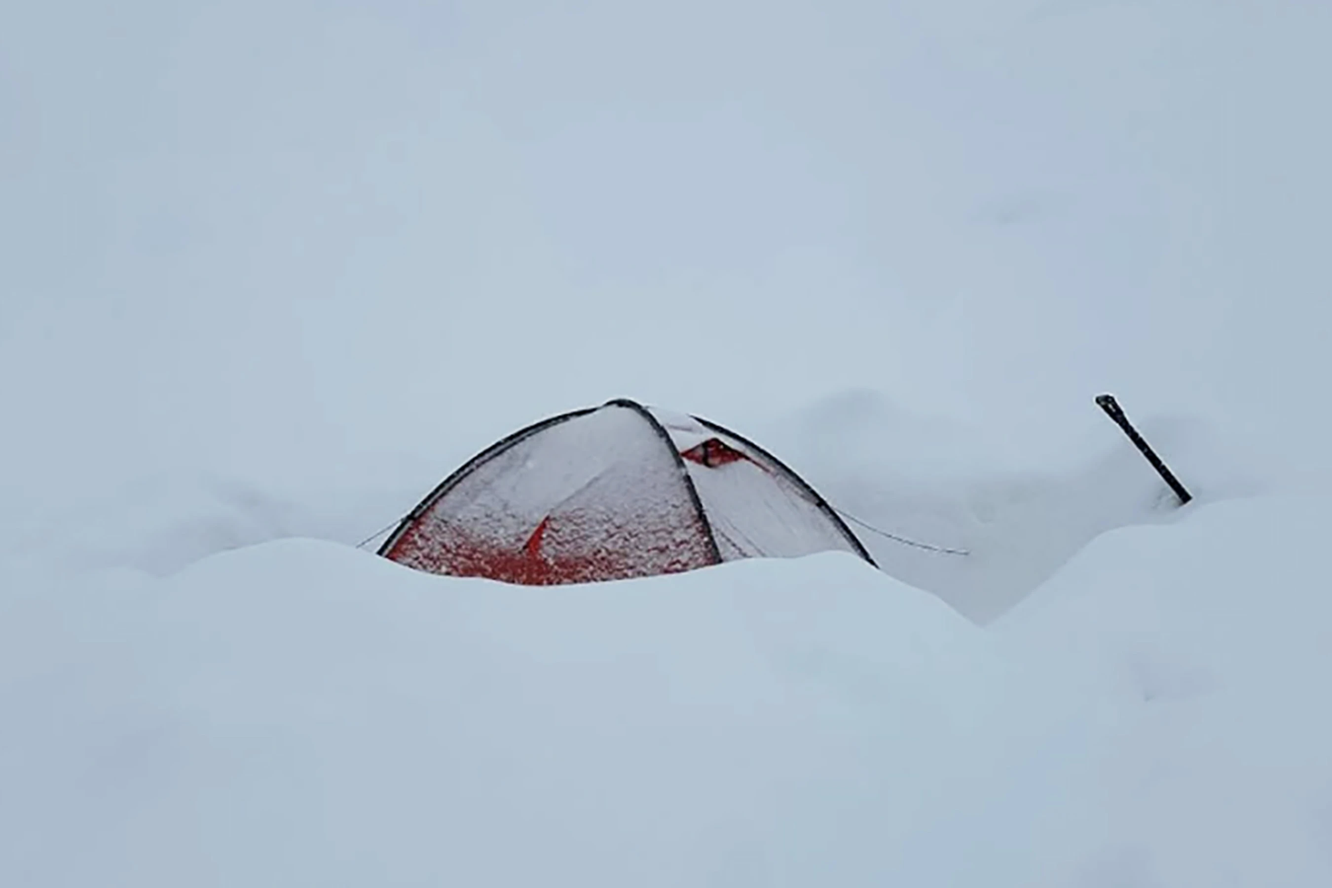 Blizzard Hits Himalaya: At Least One Dead on Mera Peak, Tibetan Tourists Stranded Near Everest