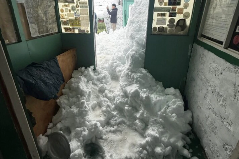 Blizzard hits himalayas