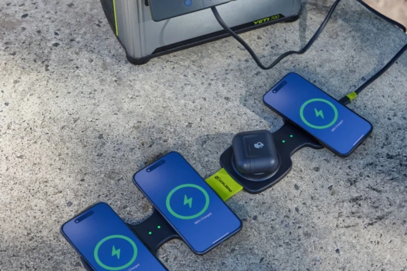 Multiple devices charge with power bank at once