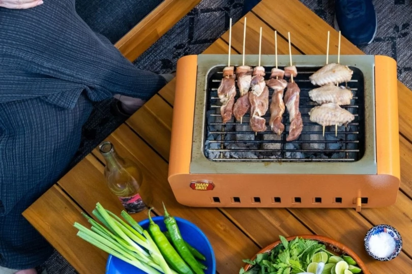 Tabletop grill with meat on skewers