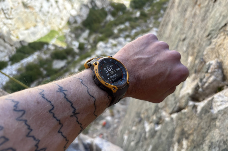 Digital Smartwatch in Analog Clothing: Garmin Instinct Crossover AMOLED Review