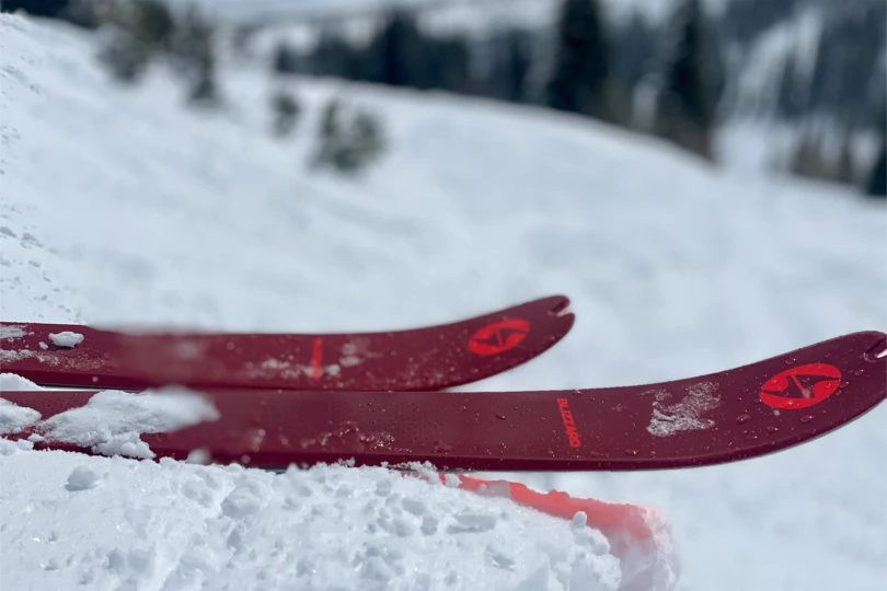 Close-up of the Blizzard Zero G 96 ski tips resting on snow