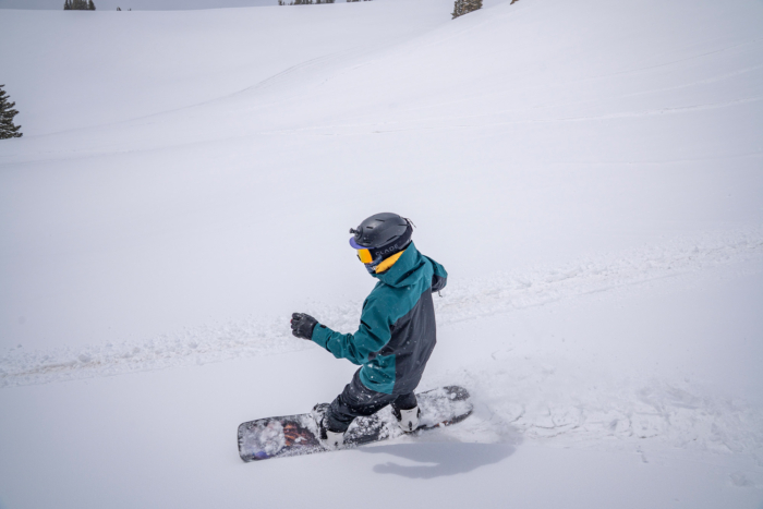 A closer look at a turn through deeper snow while wearing the Jones Shralpinist jacket
