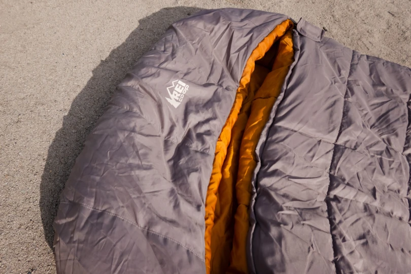 the pillow-sized hood on the siesta sleeping bag