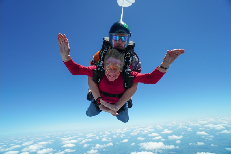 86 Years, 1,000 Jumps: ‘Skydiving Grandma’ Reaches Epic Milestone