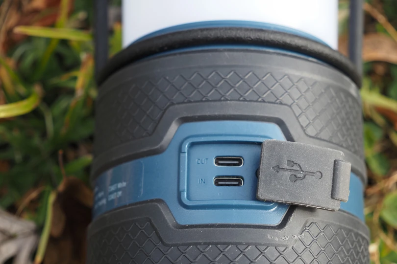 coast eal35r power bank usb-c ports