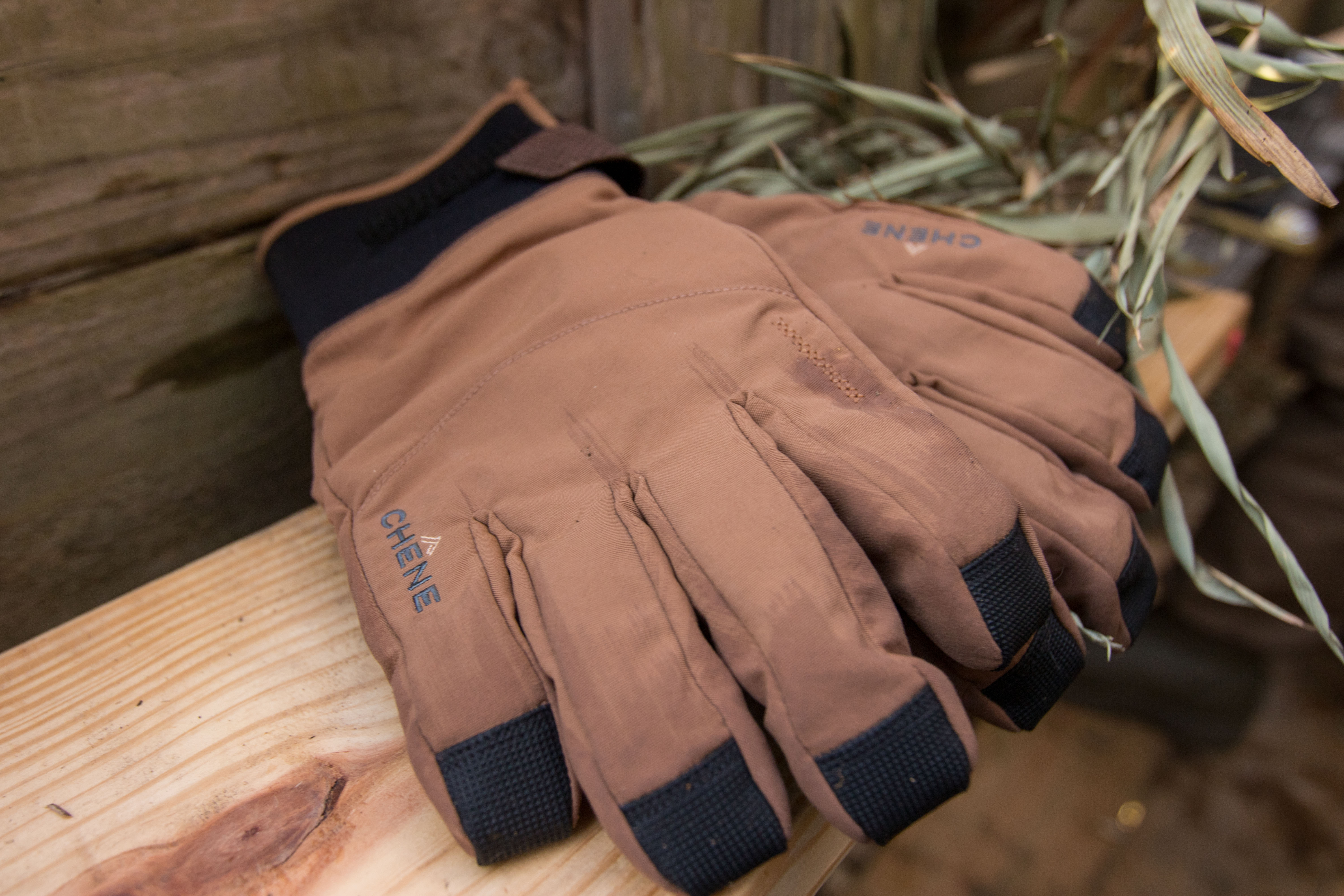 Dynamite Dexterity and a Watertight Seal: Chêne Hydro-Lok Wool-Lined Glove Review