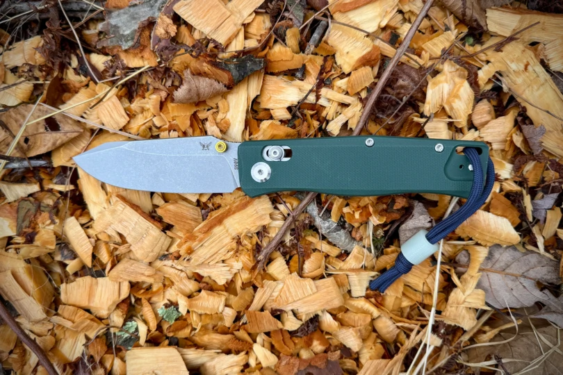 The BEEF blade on wood chips after carving