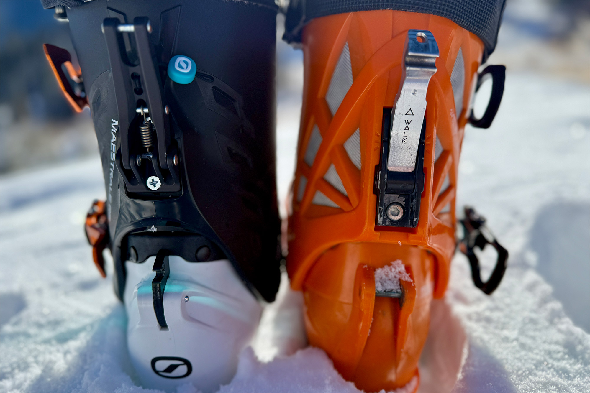 Walk-mode mechanisms compared between the Maestrale RS and the Maestrale