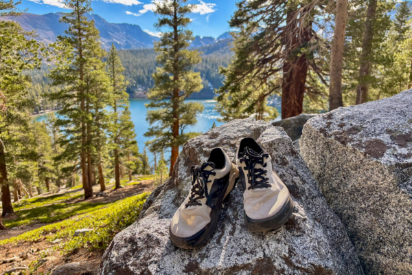 The Notace Yama T1 drying on a boulder above an alpine lake