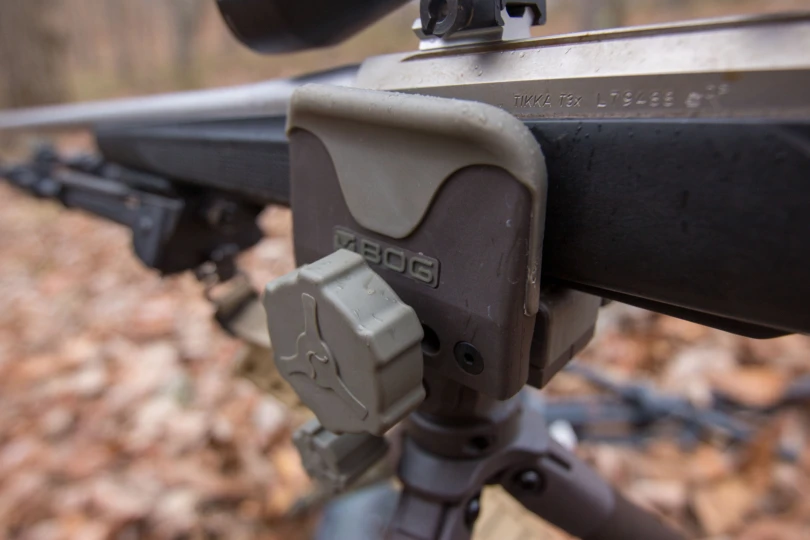 The adjustment knobs on the head of the BOG Bantam DeathGrip Tripod.