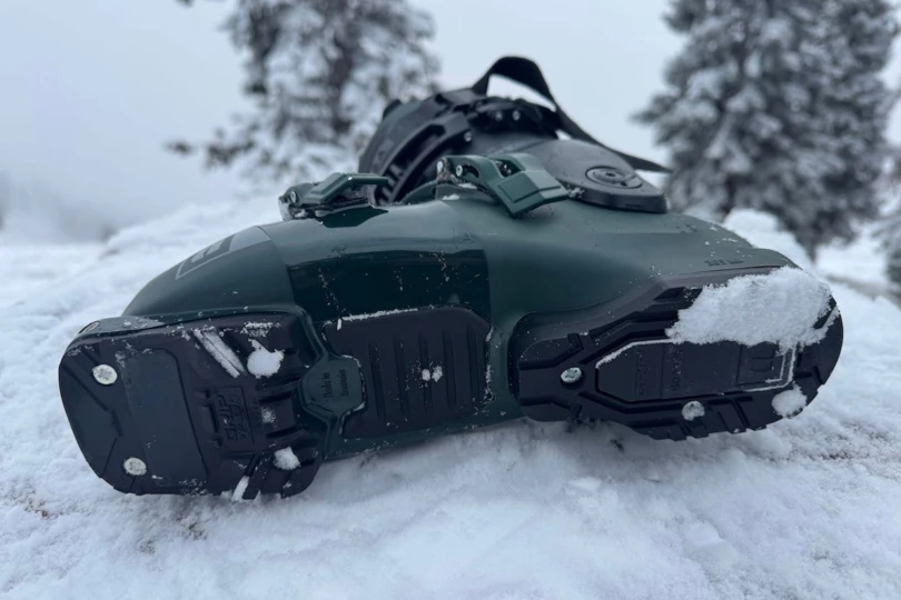 armada ar one boot on snow