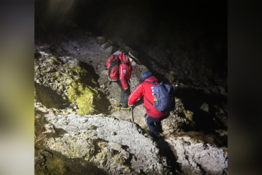 Rescuers search for lost hikers