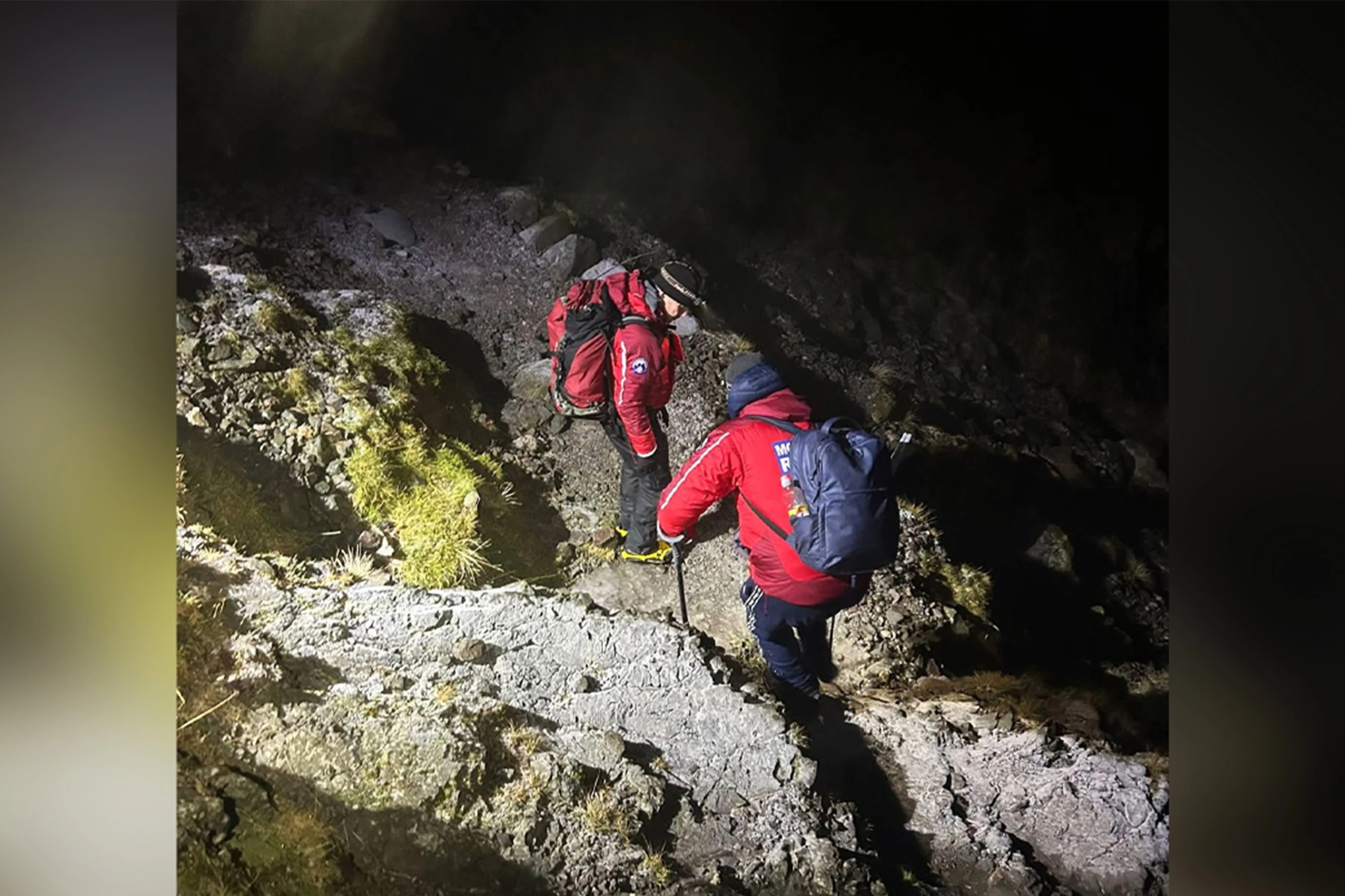 Rescuers search for lost hikers