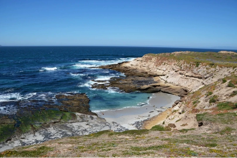 Overview of beach and ocean 