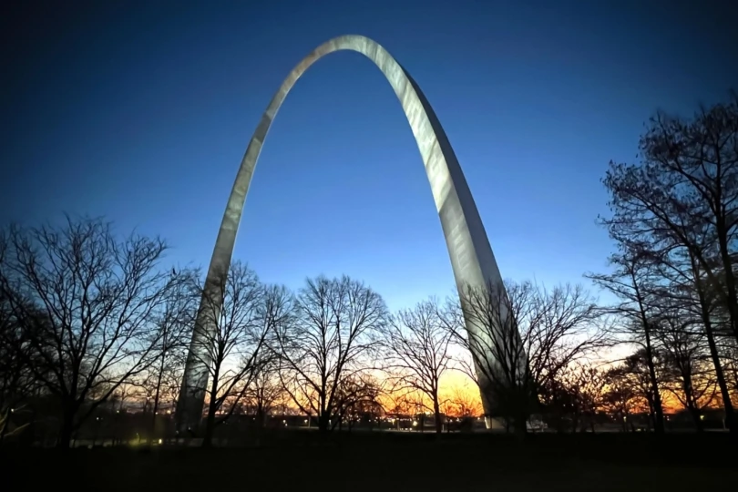 gateway arch at sunset