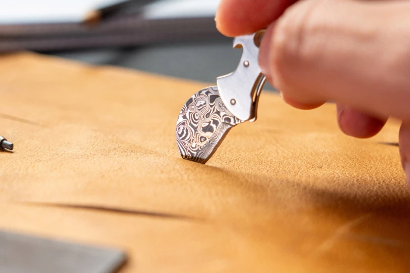 COiN knife cutting leather