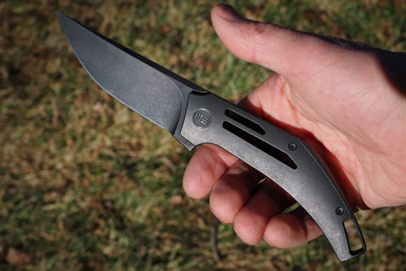 WEKNIFE Speedliner in hand