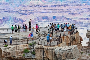 Grand,Canyon,,Arizona,-,July,18,2023:,Crowds,Of,Visitors