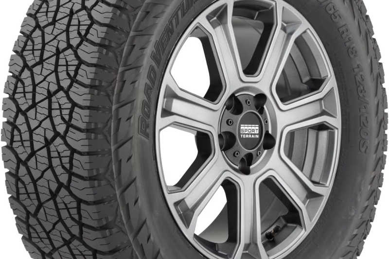 Kumho Road Venture AT52