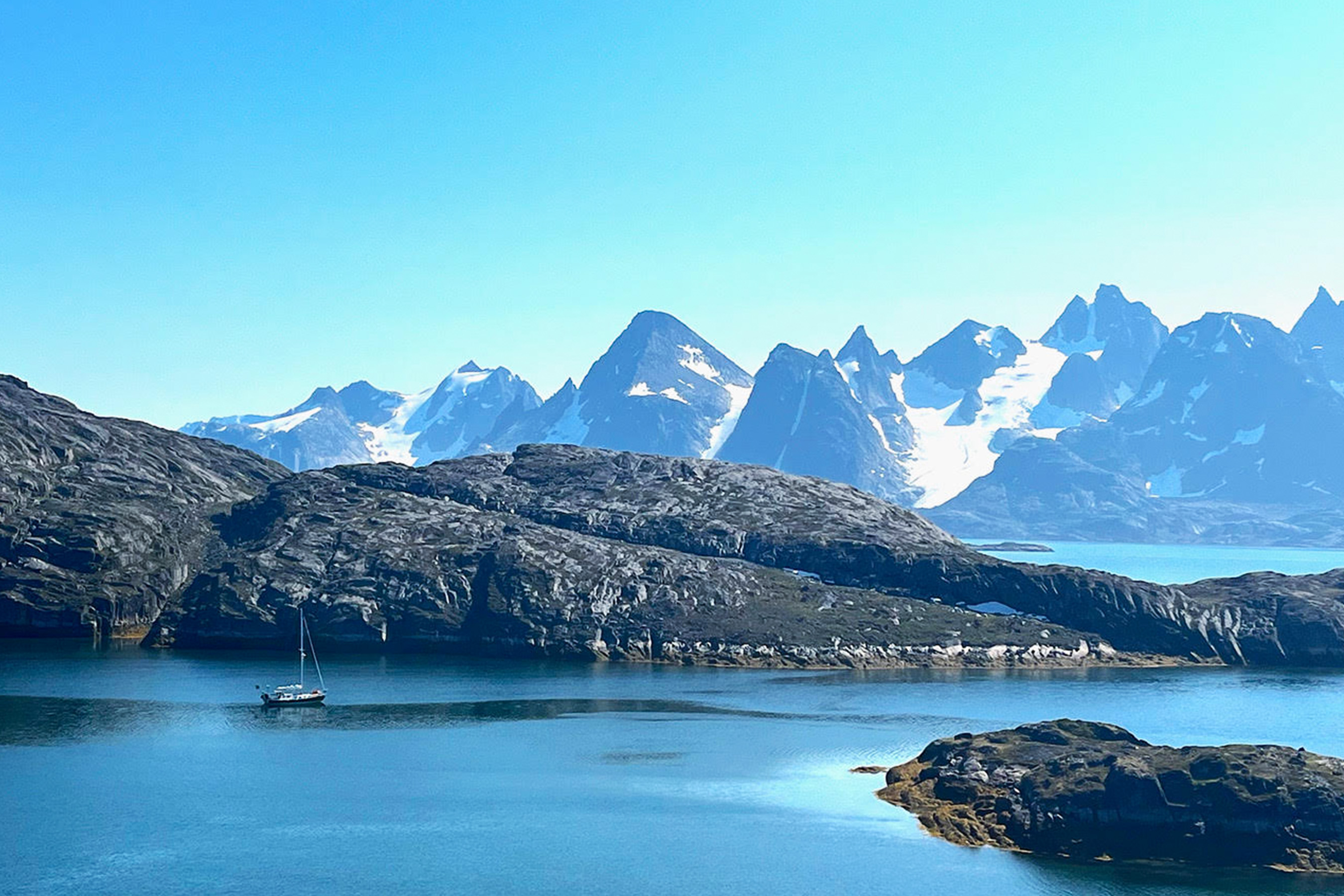 Lonnie Dupre and Pascale Marceau sail to greenland