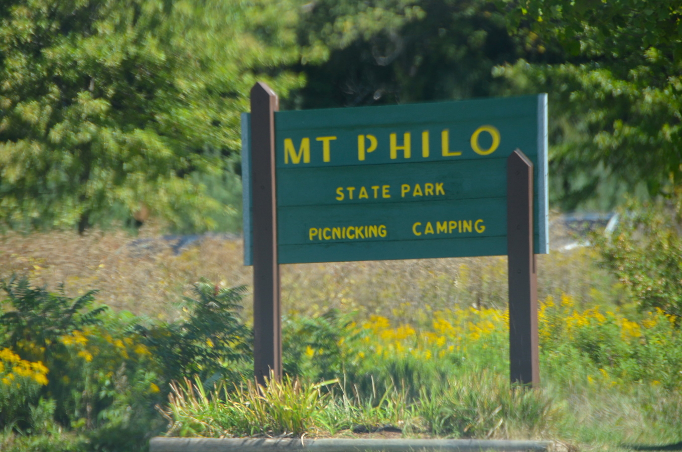 green sign for state park