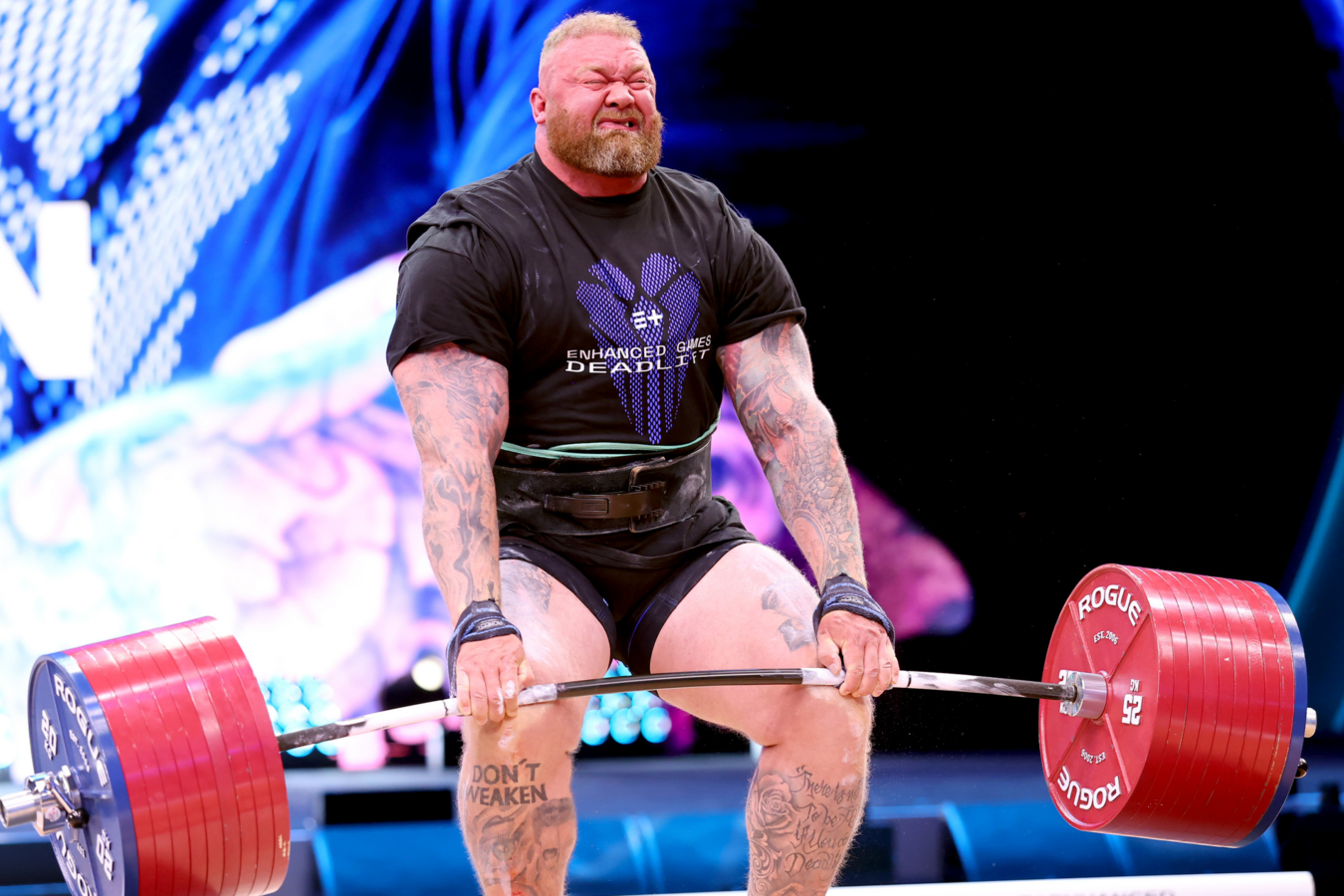 Thor Bjorrensson lifts a world record attempt.