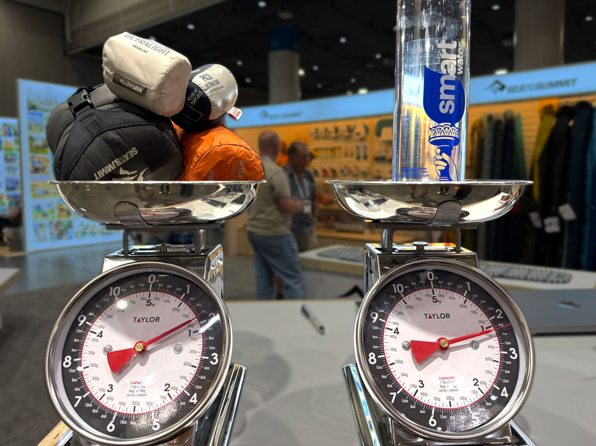 scales showing weight of sea to summit sleep system versus smart water bottle