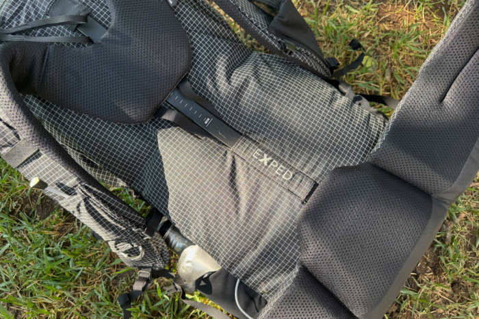 Adjustable suspension and ventilated padding on the hiking backpack
