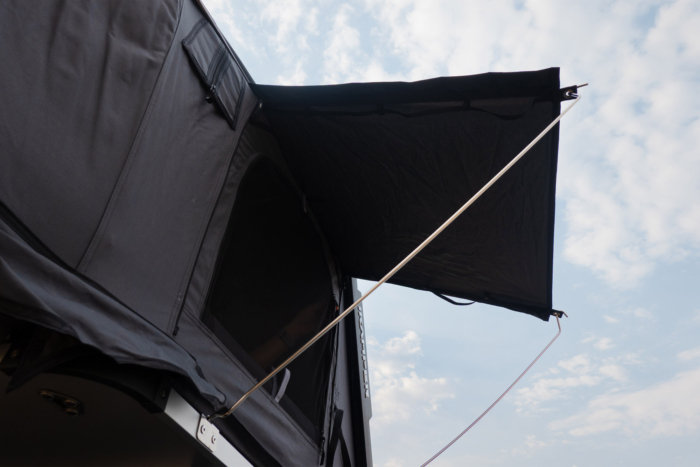 Support rods holding open the Skycamp 4.0 Trio window awning