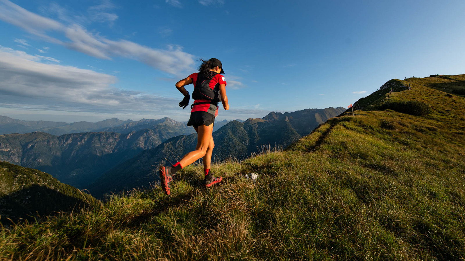 Sporty,Mountain,Woman,Rides,In,Trail,During,Endurance,Trail