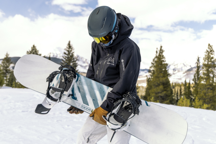 snowboarder holding the Nidecker MEerc